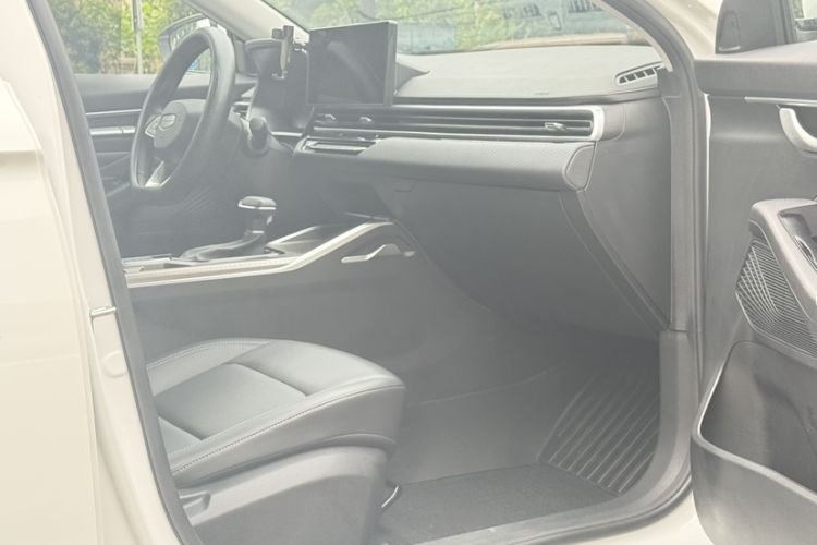 Used Geely Auto Emgrand 2025 4th Generation 1.5L CVT Luxury Version Interior 3