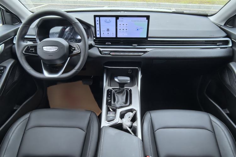 Used Geely Auto Emgrand 2025 4th Generation 1.5L CVT Luxury Version Interior 4