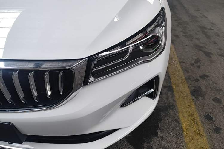 Used Geely Auto Emgrand 2025 4th Generation 1.5L CVT Longteng Edition Left Front Headlight