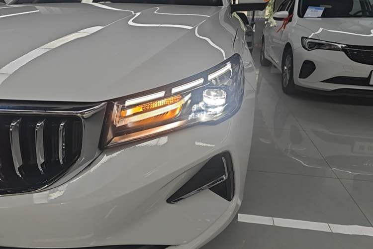 Used Geely Auto Emgrand 2025 4th Generation 1.5L CVT Luxury Version Left Front Headlight