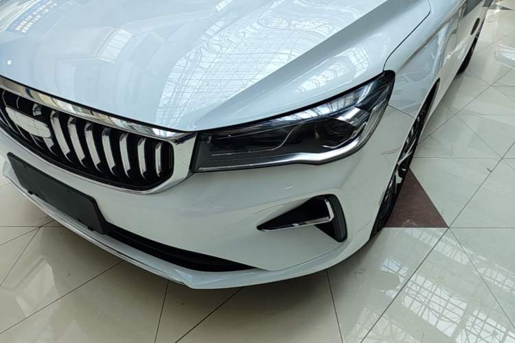 Used Geely Auto Emgrand 2025 4th Generation 1.5L CVT Longteng Edition Left Front Headlight