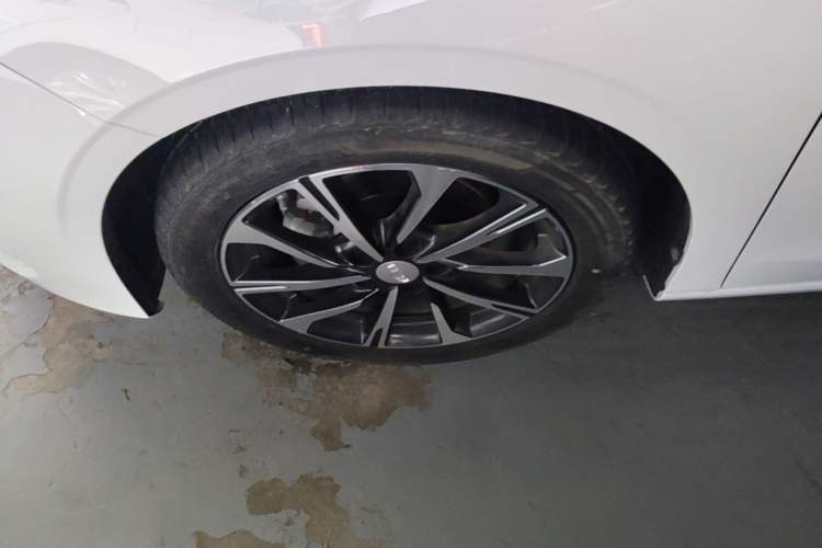 Used Geely Auto Emgrand 2025 4th Generation 1.5L CVT Flagship Version Left Front Wheel Hub