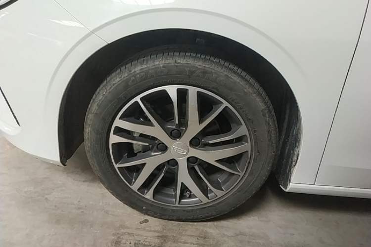 Used Geely Auto Emgrand 2025 4th Generation 1.5L CVT Longteng Edition Left Front Wheel Hub
