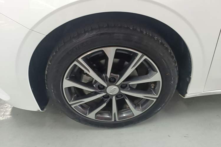 Used Geely Auto Emgrand 2025 4th Generation 1.5L CVT Luxury Version Left Front Wheel Hub