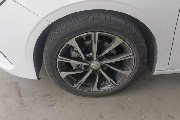 Used Geely Auto Emgrand 2025 4th Generation 1.5L CVT Luxury Version Left Front Wheel Hub