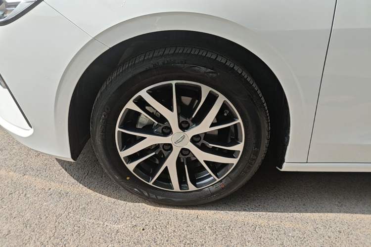 Used Geely Auto Emgrand 2025 4th Generation 1.5L CVT Longteng Edition Left Front Wheel Hub