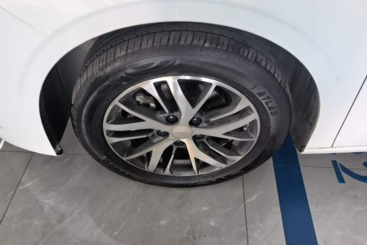 Used Geely Auto Emgrand 2025 4th Generation 1.5L CVT Starry Edition Left Front Wheel Hub