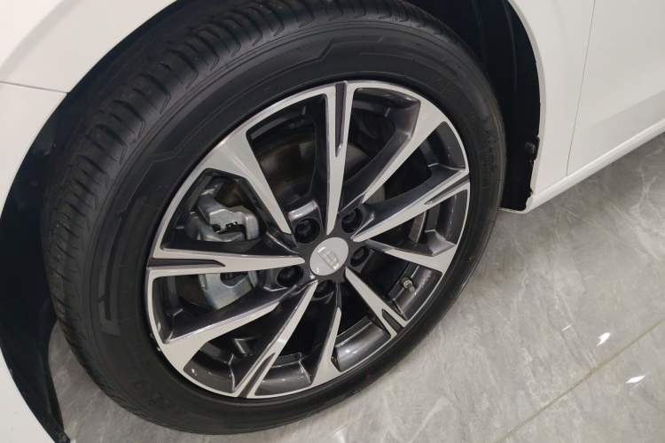 Used Geely Auto Emgrand 2025 4th Generation 1.5L CVT Flagship Version Left Front Wheel Hub