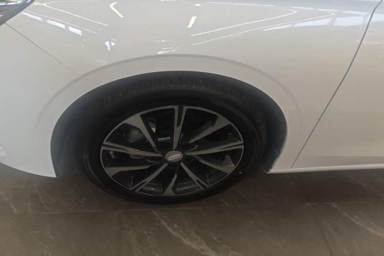 Used Geely Auto Emgrand 2025 4th Generation 1.5L CVT Flagship Version Left Front Wheel Hub