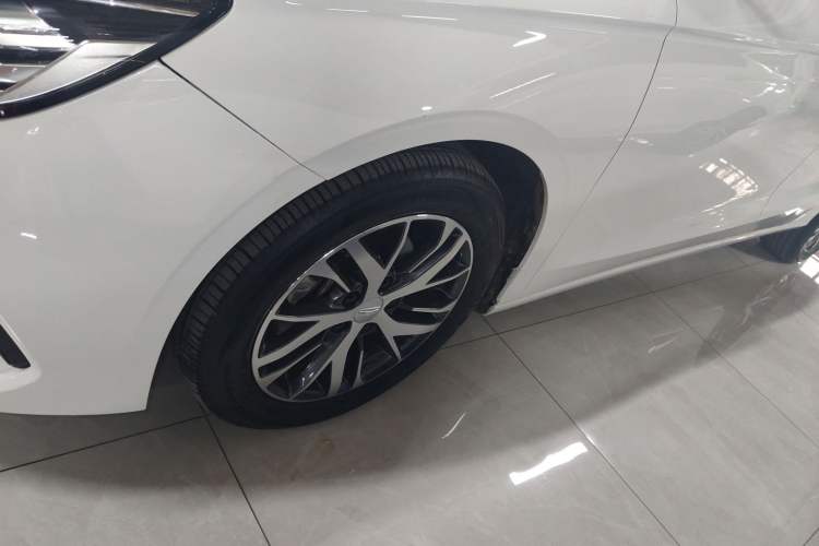 Used Geely Auto Emgrand 2025 4th Generation 1.5L CVT Longteng Edition Left Front Wheel Hub
