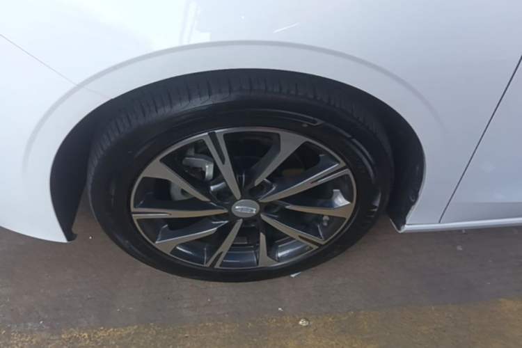 Used Geely Auto Emgrand 2025 4th Generation 1.5L CVT Luxury Version Left Front Wheel Hub