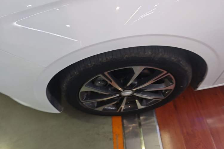 Used Geely Auto Emgrand 2025 4th Generation 1.5L CVT Luxury Version Left Front Wheel Hub