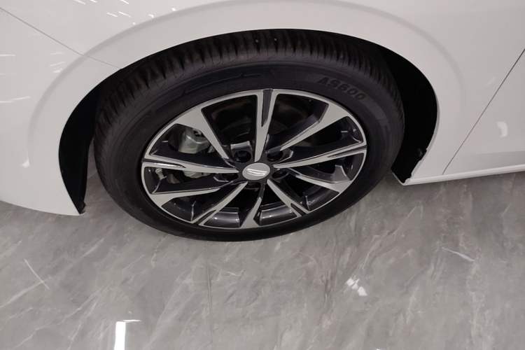 Used Geely Auto Emgrand 2025 4th Generation 1.5L CVT Flagship Version Left Front Wheel Hub