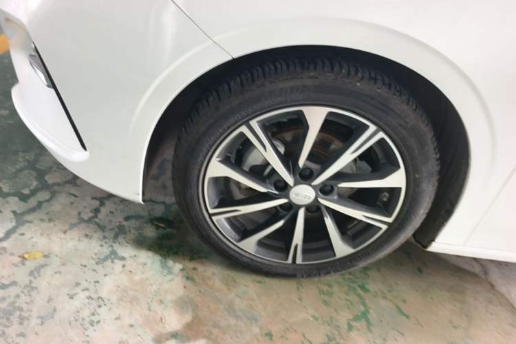 Used Geely Auto Emgrand 2025 4th Generation 1.5L CVT Luxury Version Left Front Wheel Hub