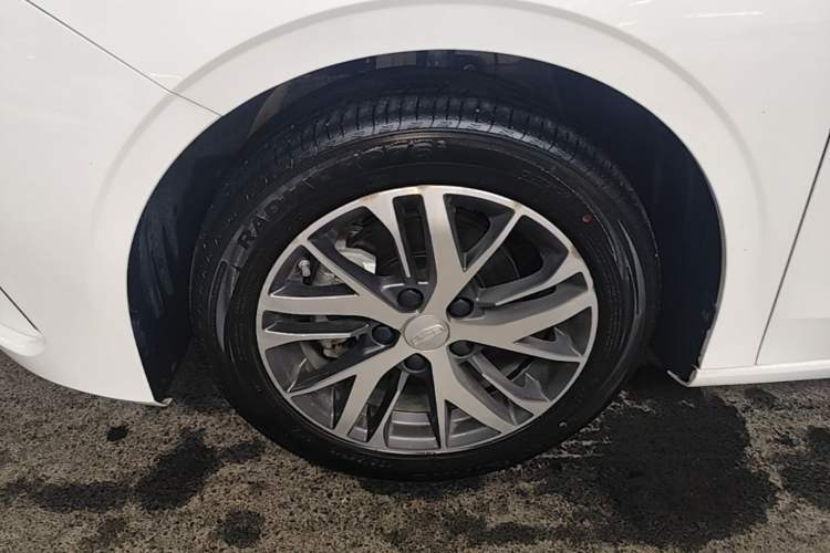Used Geely Auto Emgrand 2025 4th Generation 1.5L CVT Longteng Edition Left Front Wheel Hub
