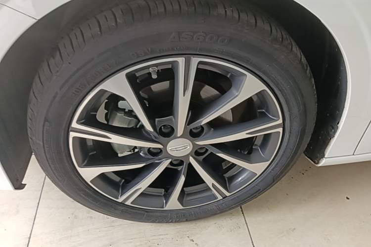 Used Geely Auto Emgrand 2025 4th Generation 1.5L CVT Luxury Version Left Front Wheel Hub
