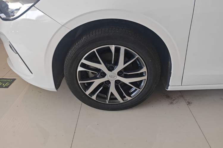 Used Geely Auto Emgrand 2025 4th Generation 1.5L CVT Longteng Edition Left Front Wheel Hub
