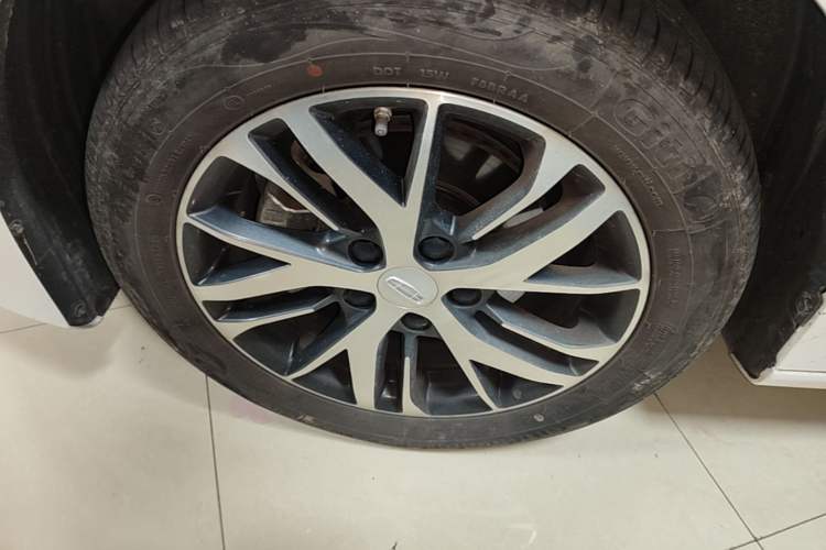 Used Geely Auto Emgrand 2025 4th Generation 1.5L CVT Longteng Edition Left Front Wheel Hub