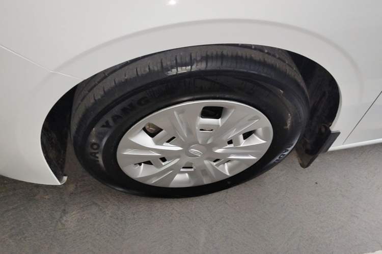 Used Geely Auto Emgrand 2025 4th Generation 1.5L Manual - Starry Edition Left Front Wheel Hub