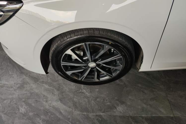 Used Geely Auto Emgrand 2025 4th Generation 1.5L CVT Flagship Version Left Front Wheel Hub