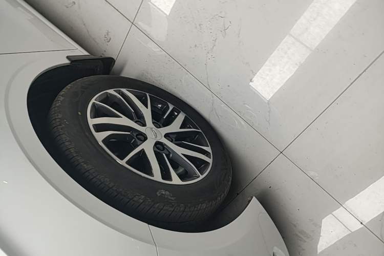 Used Geely Auto Emgrand 2025 4th Generation 1.5L CVT Starry Edition Left Front Wheel Hub