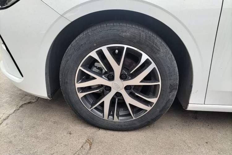 Used Geely Auto Emgrand 2025 4th Generation 1.5L Manual – Dragon Edition Left Front Wheel Hub