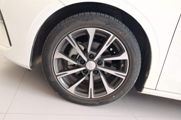 Used Geely Auto Emgrand 2025 4th Generation 1.5L CVT Flagship Version Left Front Wheel Hub
