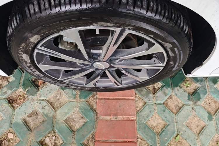 Used Geely Auto Emgrand 2025 4th Generation 1.5L CVT Flagship Version Left Front Wheel Hub