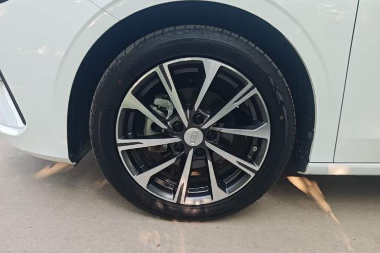 Used Geely Auto Emgrand 2025 4th Generation 1.5L CVT Luxury Version Left Front Wheel Hub