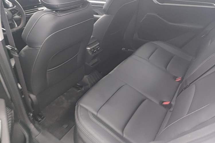 Used Geely Auto Emgrand 2025 4th Generation 1.5L CVT Starry Edition Left Rear Seat