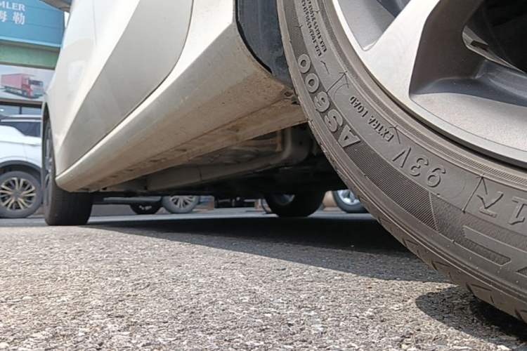 Used Geely Auto Emgrand 2025 4th Generation 1.5L CVT Luxury Version Left Side Sill