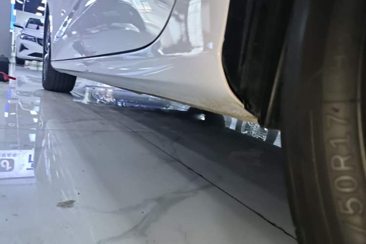 Used Geely Auto Emgrand 2025 4th Generation 1.5L CVT Flagship Version Left Side Sill