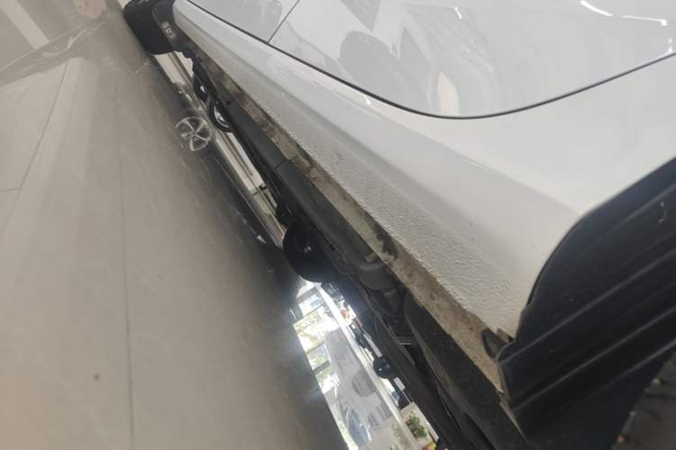 Used Geely Auto Emgrand 2025 4th Generation 1.5L Manual – Dragon Edition Left Side Sill