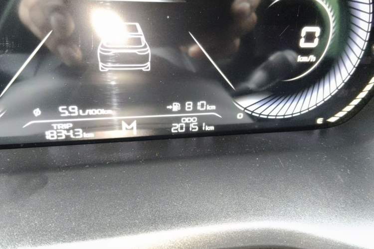Used Geely Auto Emgrand 2025 4th Generation 1.5L Manual – Dragon Edition Odometer Close Up