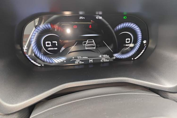 Used Geely Auto Emgrand 2025 4th Generation 1.5L Manual – Dragon Edition Odometer Close Up