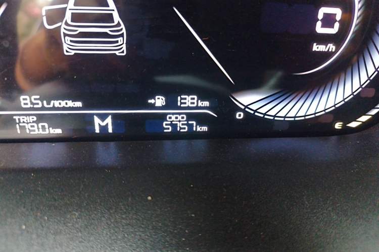 Used Geely Auto Emgrand 2025 4th Generation 1.5L Manual – Dragon Edition Odometer Close Up