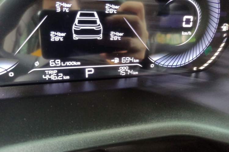 Used Geely Auto Emgrand 2025 4th Generation 1.5L CVT Luxury Version Odometer Close Up