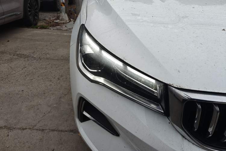 Used Geely Auto Emgrand 2025 4th Generation 1.5L CVT Flagship Version Right Front Headlight