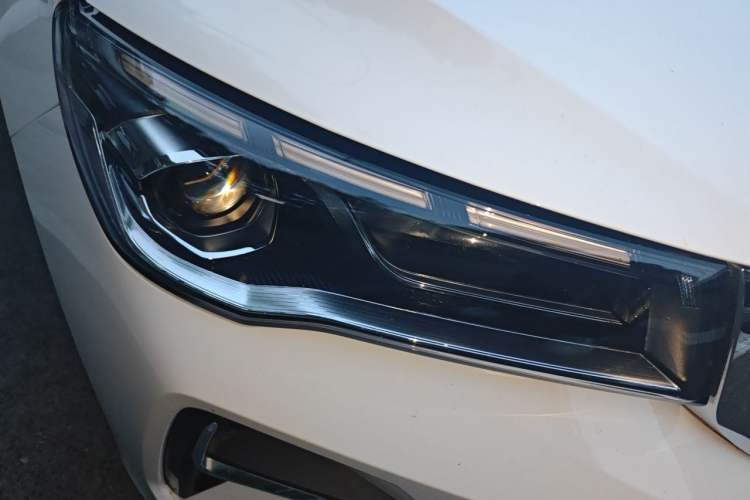 Used Geely Auto Emgrand 2025 4th Generation 1.5L CVT Longteng Edition Right Front Headlight