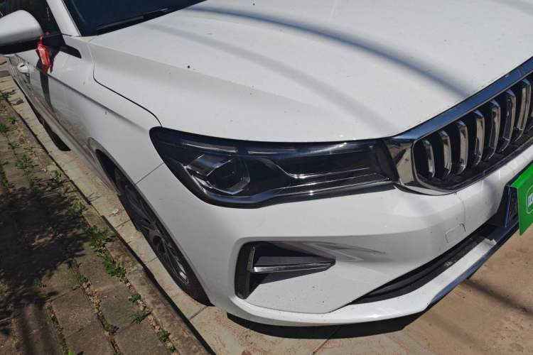 Used Geely Auto Emgrand 2025 4th Generation 1.5L Manual – Dragon Edition Right Front Headlight