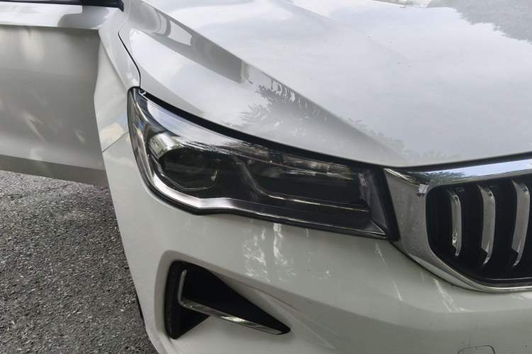 Used Geely Auto Emgrand 2025 4th Generation 1.5L Manual – Dragon Edition Right Front Headlight