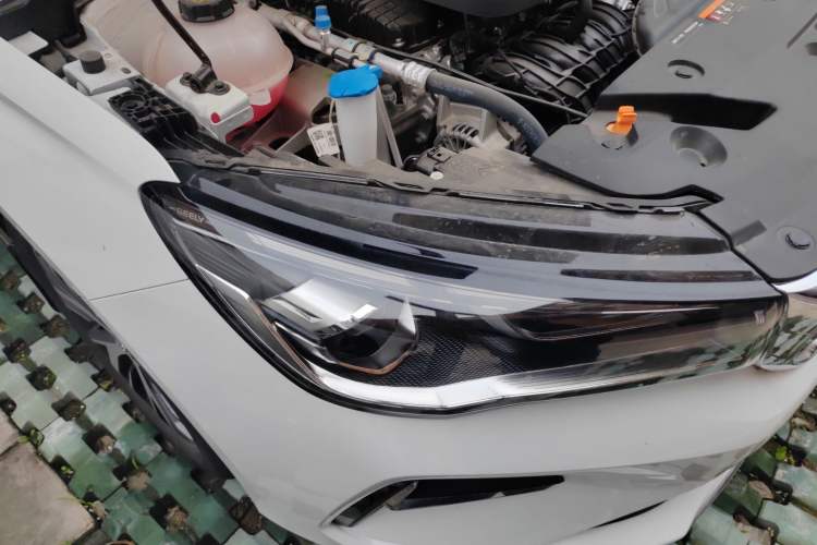 Used Geely Auto Emgrand 2025 4th Generation 1.5L Manual – Dragon Edition Right Front Headlight