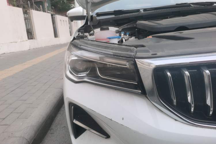 Used Geely Auto Emgrand 2025 4th Generation 1.5L Manual – Dragon Edition Right Front Headlight