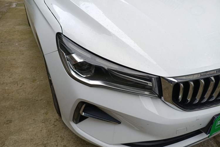 Used Geely Auto Emgrand 2025 4th Generation 1.5L CVT Luxury Version Right Front Headlight