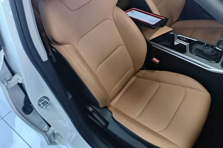 Used Geely Auto Emgrand 2025 4th Generation 1.5L CVT Flagship Version Right Front Seat