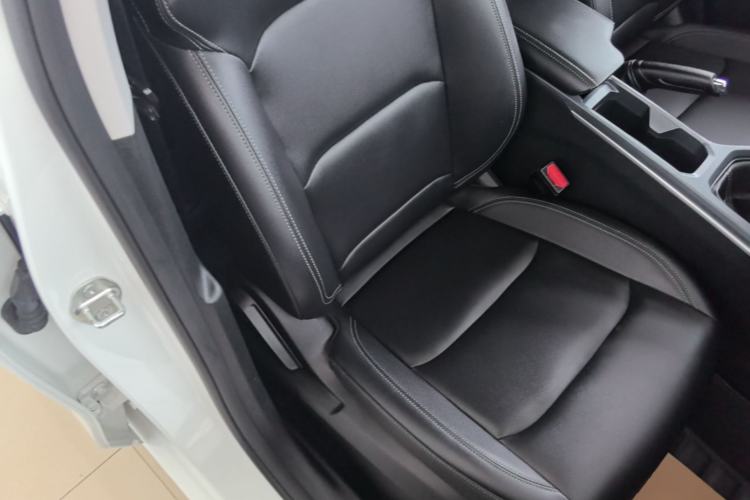 Used Geely Auto Emgrand 2025 4th Generation 1.5L Manual – Dragon Edition Right Front Seat