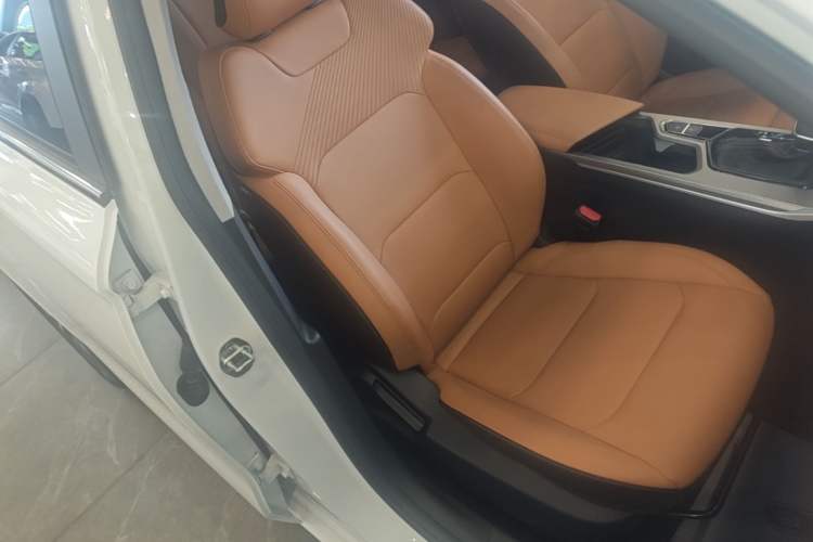 Used Geely Auto Emgrand 2025 4th Generation 1.5L CVT Flagship Version Right Front Seat
