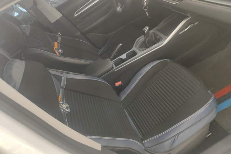 Used Geely Auto Emgrand 2025 4th Generation 1.5L Manual – Dragon Edition Right Front Seat