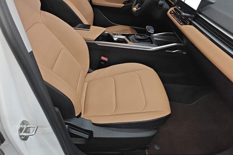 Used Geely Auto Emgrand 2025 4th Generation 1.5L CVT Flagship Version Right Front Seat