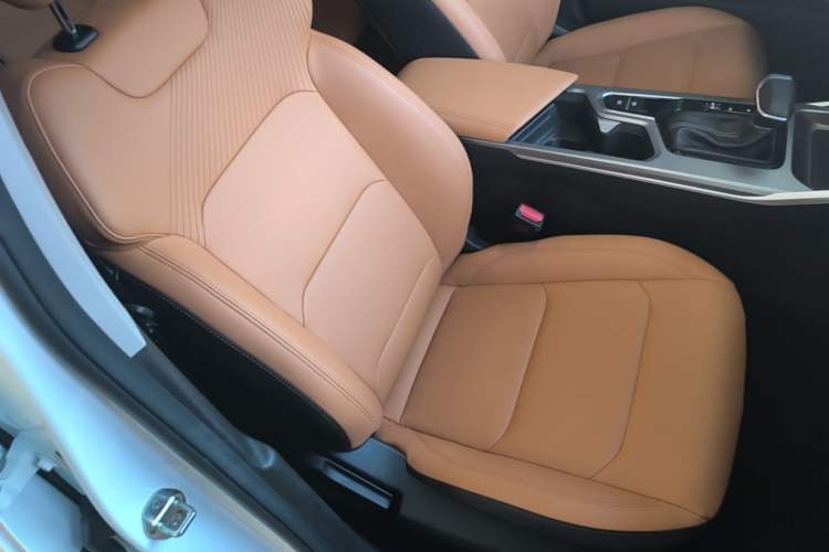 Used Geely Auto Emgrand 2025 4th Generation 1.5L CVT Flagship Version Right Front Seat
